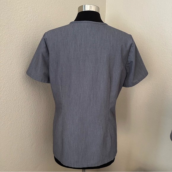 FIGS Women's Casma Three-Pocket Grey Scrub Top PO1557 - Picture 7 of 12